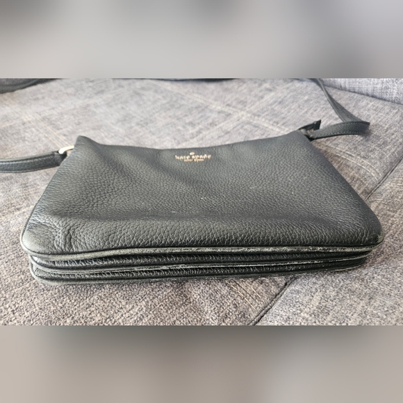 Kate Spade Leila Triple Gusset Crossbody bag. Black Pebbled Leather. - Picture 4 of 15